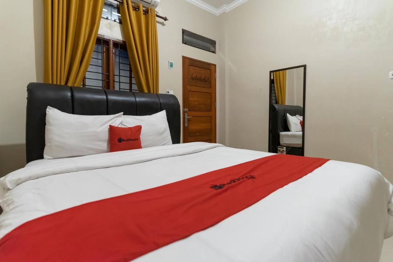 Reddoorz At Joyce Guest House Medan Eksteriør bilde