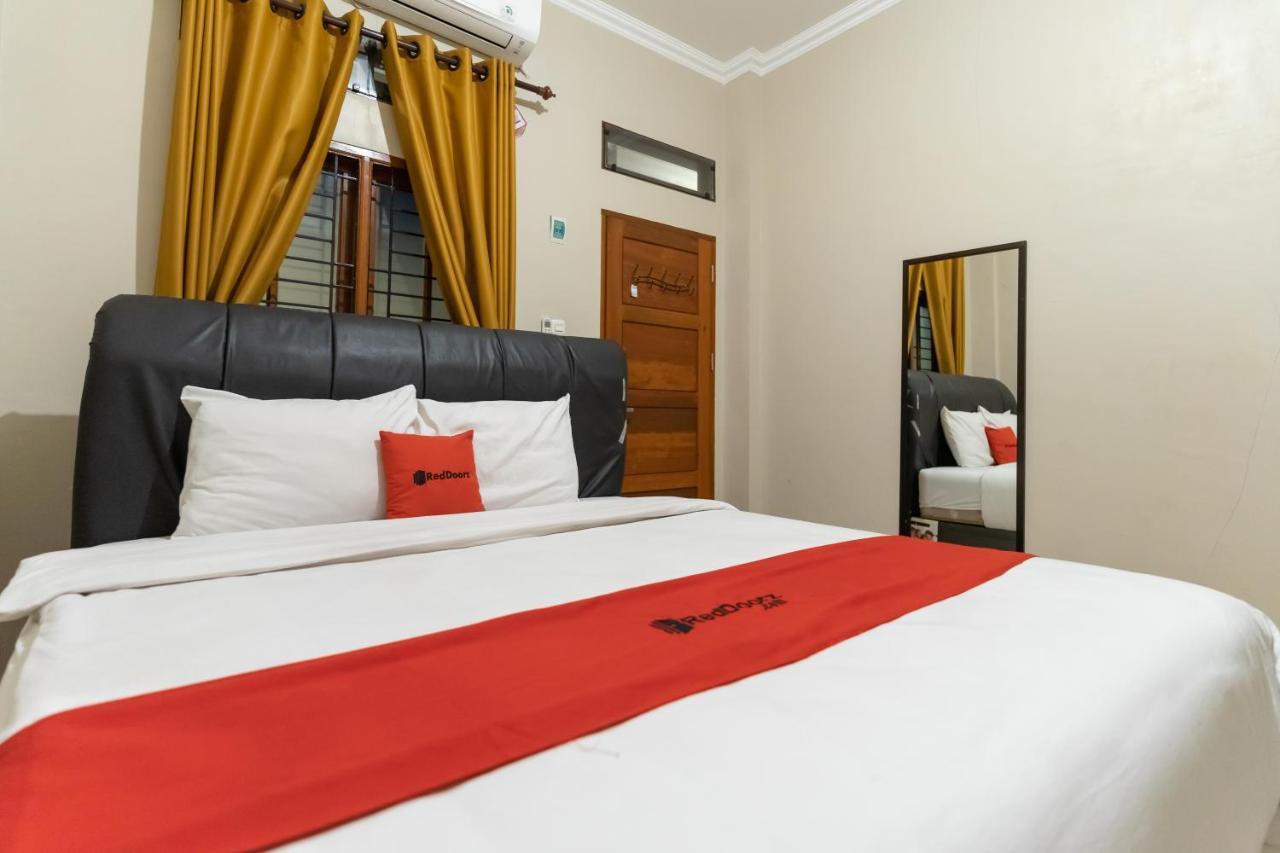 Reddoorz At Joyce Guest House Medan Eksteriør bilde