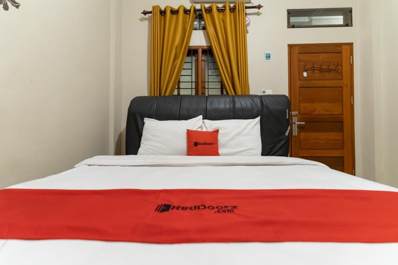 Reddoorz At Joyce Guest House Medan Eksteriør bilde