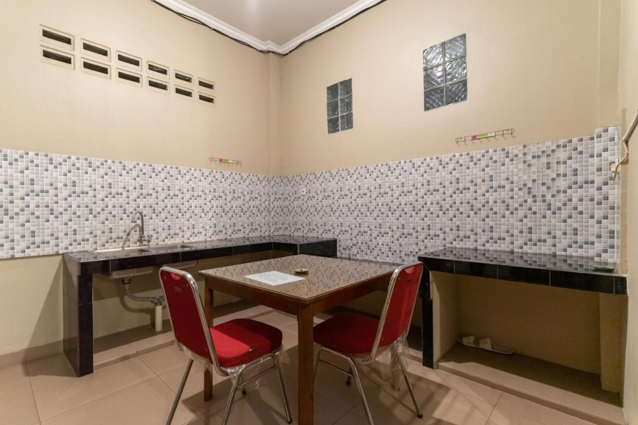 Reddoorz At Joyce Guest House Medan Eksteriør bilde