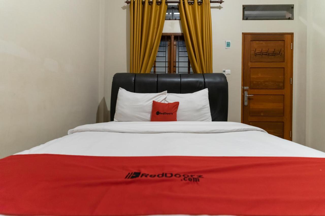 Reddoorz At Joyce Guest House Medan Eksteriør bilde